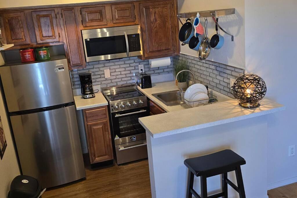 Cozy Updated Cove Of Heaven, 5Mins To Lake Hefner! Oklahoma City Exterior photo