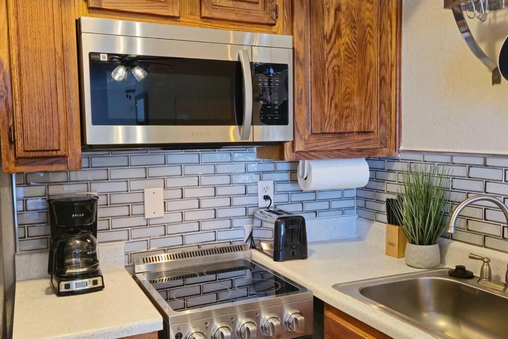 Cozy Updated Cove Of Heaven, 5Mins To Lake Hefner! Oklahoma City Exterior photo